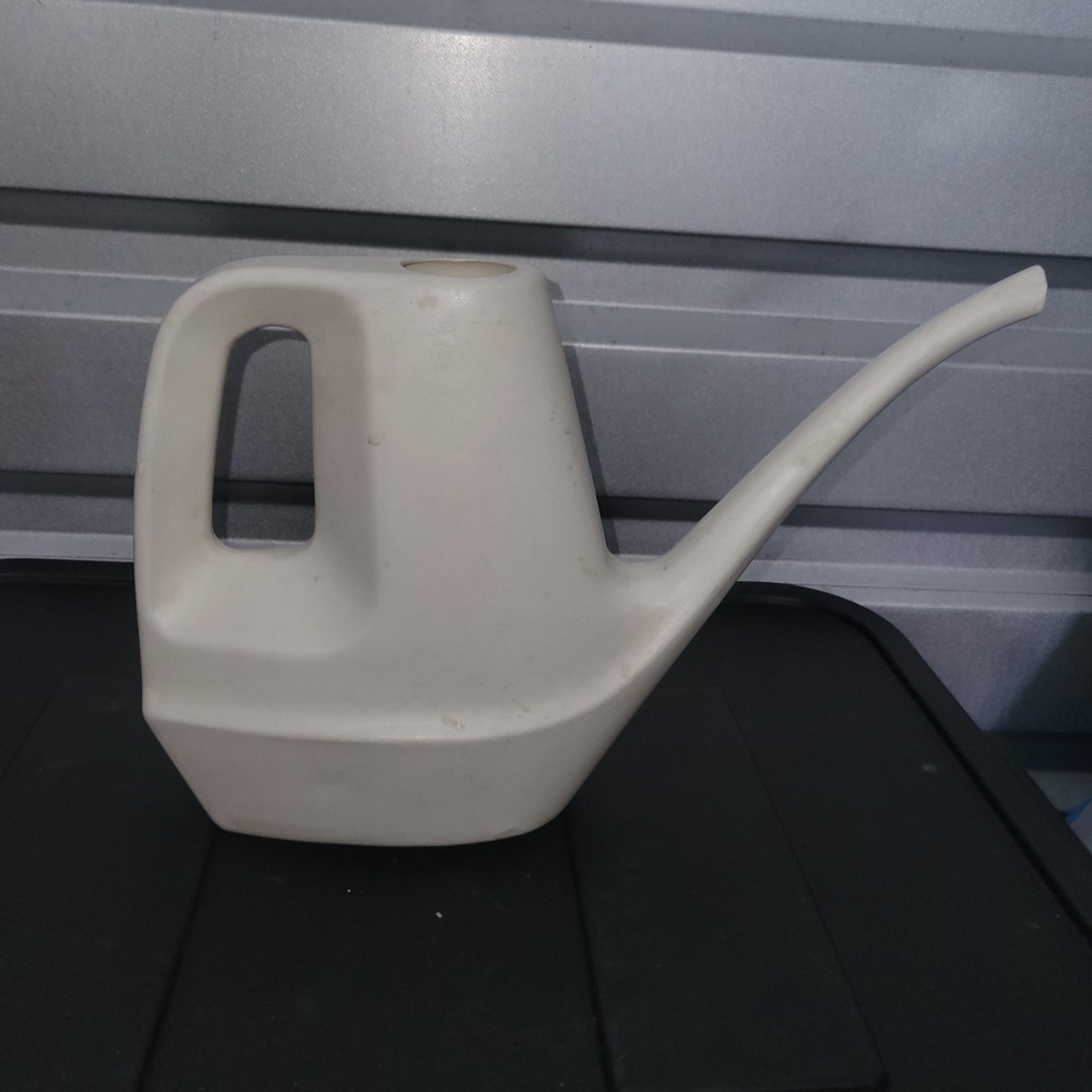 Vtg Rubbermaid Watering Can 1 3/4 Qt Plant Garden Beige Hard Plastic #3142